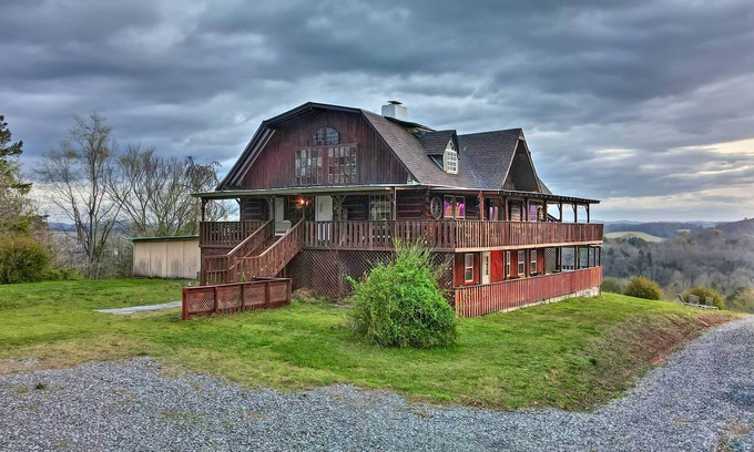 Sevierville Cabina | NEW! Sevierville Countryside Getaway w/ 2 Decks!