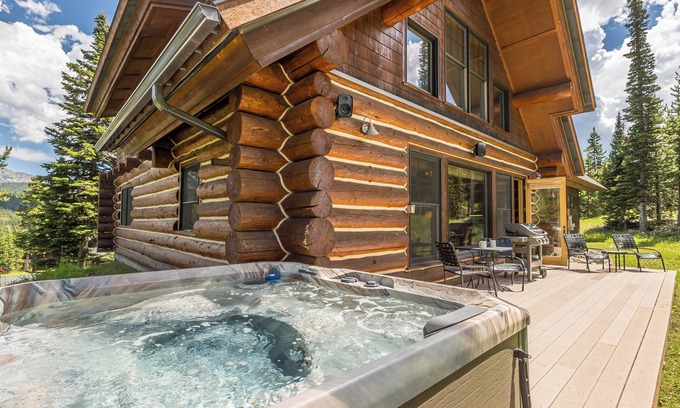 Powder Ridge Casa | New ski-in/ski-out Peaklight Chalet!