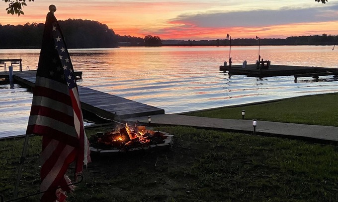 Centre Casa | 🚌NEW Skoolie on Lake Weiss | LAKE FRONT & Fishing 🎣