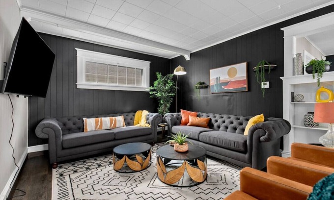 Oshkosh Casa | NEW! Sleeps 13! Convenient&Close