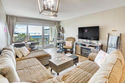 New Smyrna Beach Apartamento | New Smyrna Beach Condo on Water Rest, Swim and Play
