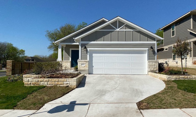 Harris Ridge Casa | New Solar Powered Home, Professional Design-Taste Comfort Space and Convenience