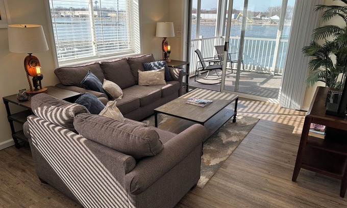 Gypsum Condominio | NEW spacious 2 BR / 2 BA w. pool, dockage available, bar
