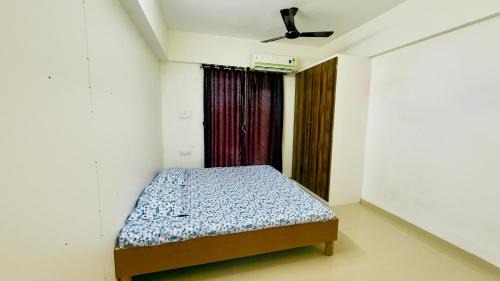 Tirupati Apartamento | New Spacious 2BHK apartments in Tirupati Near Railway Station with fully equipped kitchen, AC bedrooms, Washing Machine, 24 hours water, caretaker service, and ample space for car parking & ideal for families and pilgrims