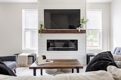 Indianapolis Casa | New spacious 5bedroom 4ba near Butler and Broad Ripple