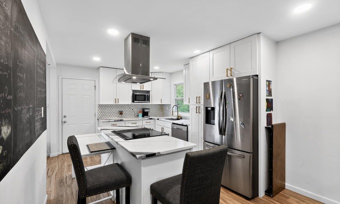 Woodbridge Casa | NEW! Spacious Getaway Near DC & Potomac River