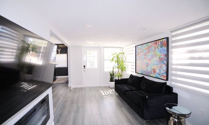 St. Petersburg - Clearwater Casa | NEW! Sparkling gorgeous home W/ Entertainment room
