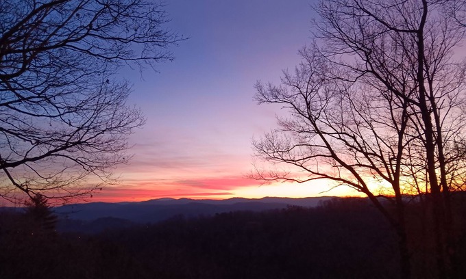 Rosman Casa | NEW! Spectacular mountain views, waterfalls, hike, bike, kayak at your doorstep!