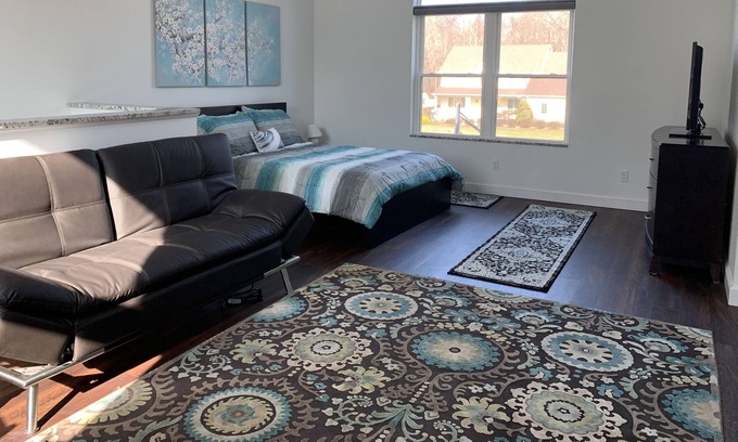 Huntsburg Apartamento | New studio apartment just minutes from wine country and Lake Erie