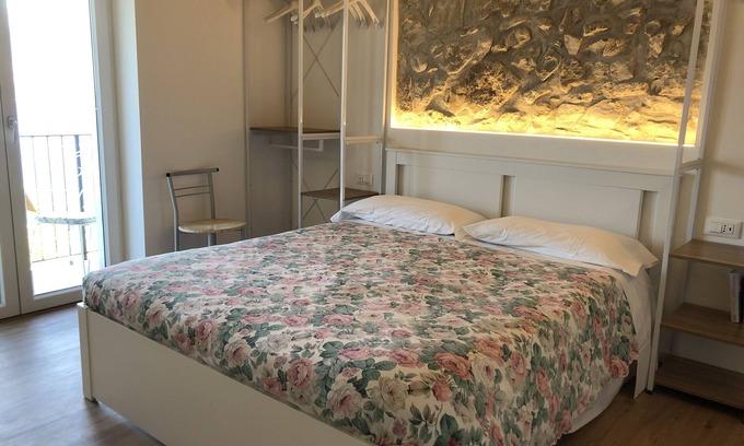 Castelletto Apartamento | New studio apartment with bathroom, balcony with stunning lake view