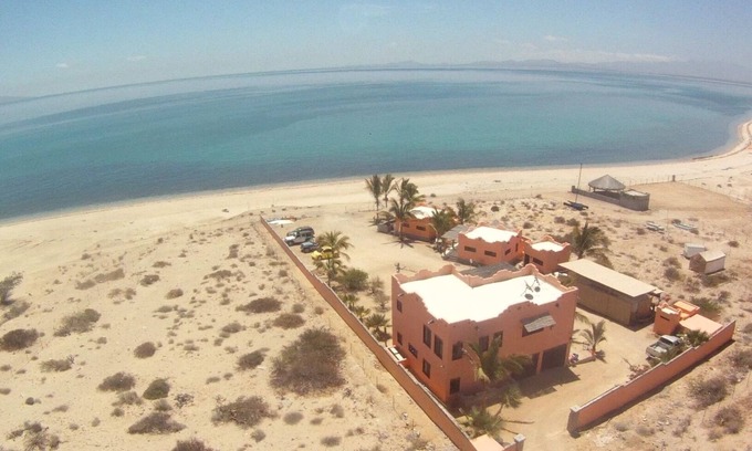 El Sargento Cabaña | casa principal frente a la playa villa de 6 dormitorios total más de 2 casitas