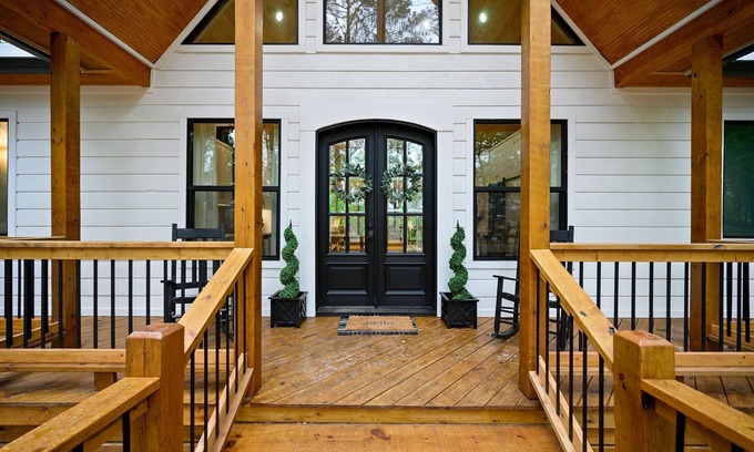 Hochatown Cabina | *NEW* Stunning 2 Bed/2 Bath Cabin - Couples; Family - Views/Location!
