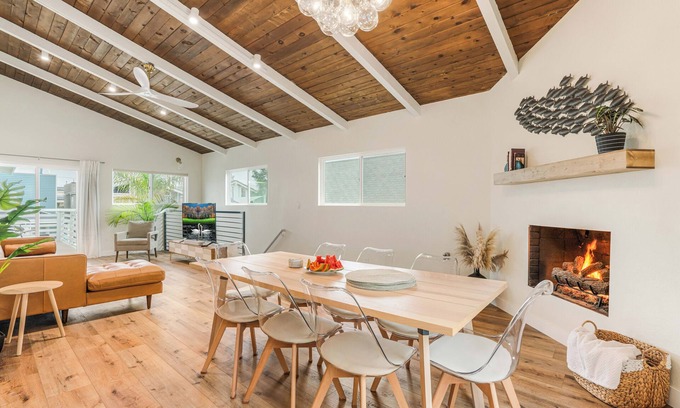 Silver Strand Casa | New! Stunning Beach house, Steps to Sand, King Beds, Game Room, Family Friendly