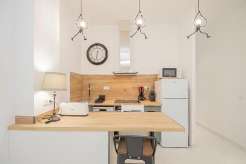 Los Remedios Apartamento | NEW! Stunning modern 2BR apt next to Feria