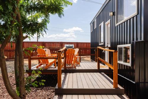 Apple Valley Casa | NEW Stunning Tiny Home w private deck firepit BBQ