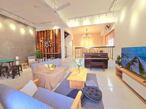 SS 2 Apartamento | New! Stylish Petaling Jaya SS 2, The Hub, Damansara 3, 1U Landed Homestay for up to 17 pax, 65inchTV, Bathtub
