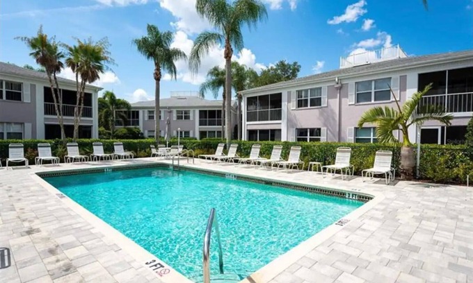 Braden River Condominio | NEW! Sunny Sarasota Getaway: 2Bed/2Bath in Golf and Country Club with Pool