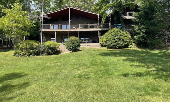Gainesville Cabaña | New! Sunset Cove - Lake Lanier - Cozy Cottage, Amazing Views, Deep Water Dock