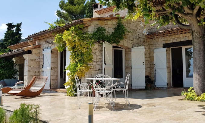 Le Tignet Casa | NUEVO: EXCELENTE PROPIEDAD DE GRAN PIEDRA CON VISTAS IMPRESIONANTES EN EL CAMPO, EL LAGO Y EL MAR