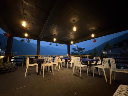 Manali Hotel | New Suraj Inn - Nestled near Hidimba Temple ! Rooftop Cafe With Hampta View ! Private Parking