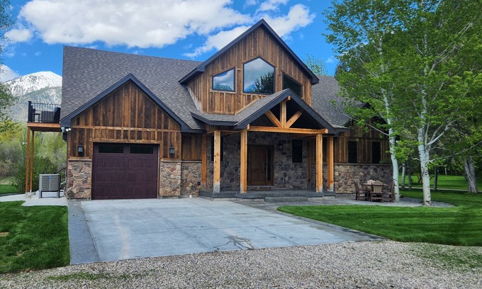 Irwin Cabina | New Swan Valley Cabin on Palisades Creek, Fishing, Hiking, Relaxation!!