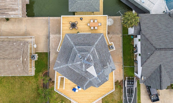 Galveston Casa | NEW! The Blue Pentagon 3-Bedroom Home
