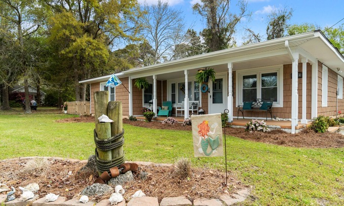 Newport Cabaña | NEW The Broad Creek Cottage is awaiting your adventure on the Crystal Coast