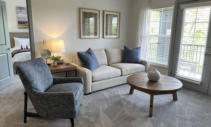 Tuttle West Apartamento | NEW: The C-Suite - Lux Dublin King w/Home Office