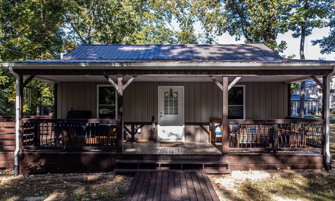 Hardin Cabina | NEW! The Cabin- Walking Distance to Lake!