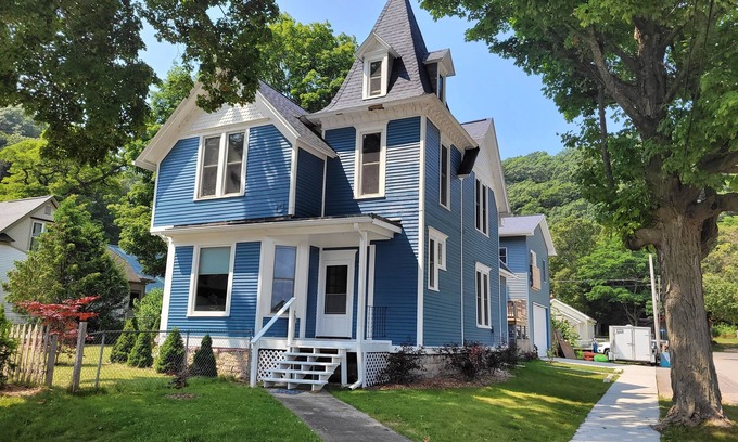 Elberta Casa | New! The Glarum House - Gorgeous Dog-Friendly Historic Home in Great Location with Central A/C!