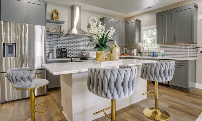 West Central Condominio | NEW! The Gray Room: Downtown 2BR Condo w/ Free Parking & WiFi