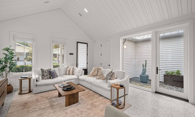 Historic Ybor Casa | NEW The Humidor - 2 Epic Ybor Townhomes