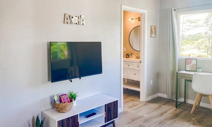 Keaau Apartamento | NEW! The Lovely Hibiscus House, 2mi to Ocean!