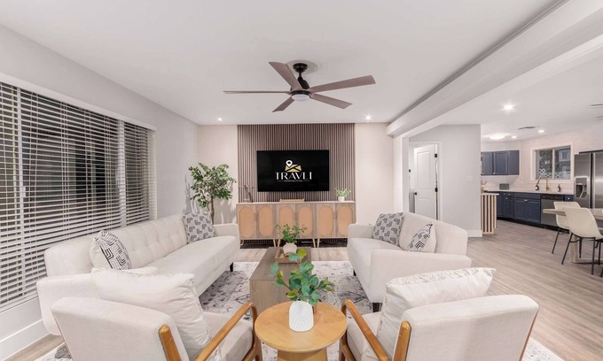 Cox Heights Casa | NEW|The Mesquite Retreat on Oak|Entertainers Oasis