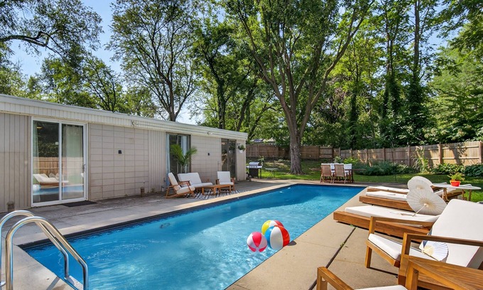 Des Moines Casa | NEW! The Palms Mirage House