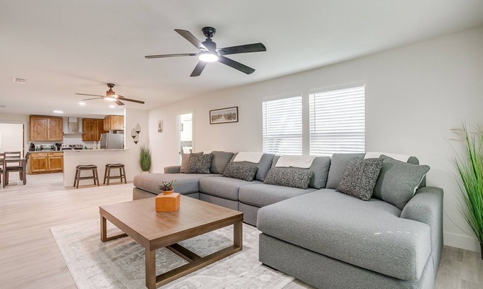 Stephenville Casa | *NEW* The Round Up | 4BR | Walk to TSU | Downtown