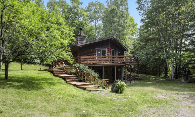 Phelps Cabina | NEW! The Treehouse Lakes & Trails Cabin