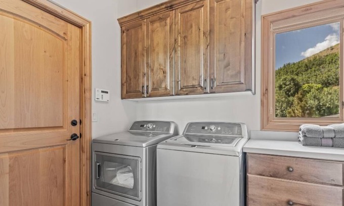 Morgan County Casa | Private Weber River Access Stunning Family Retreat