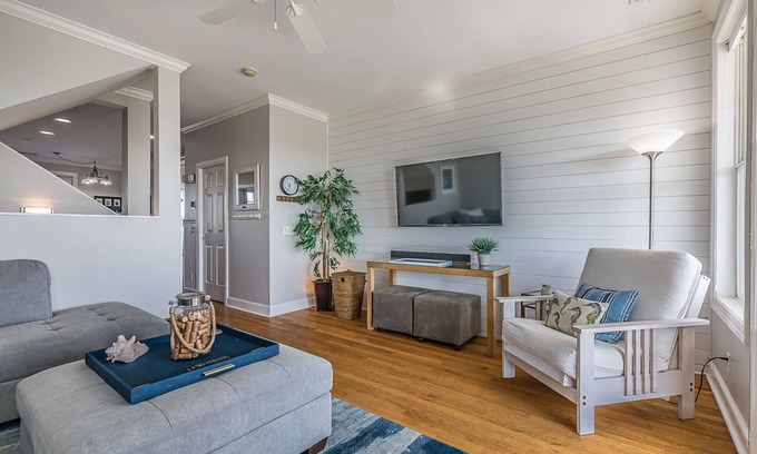 Bonito Boathouses Casa | New to rental market! Overlooking marina on Fripp Island