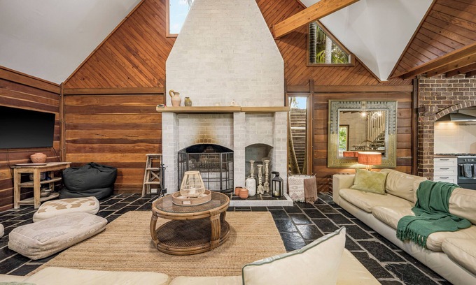 Crescent Head Casa | New to the holiday market charming and cozy 4 bedroom Log Home.