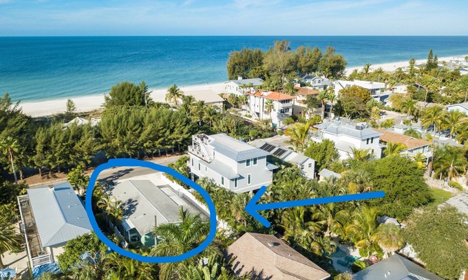 Ilexhurst Casa | New To The Rental Market Just Steps To The Beach!