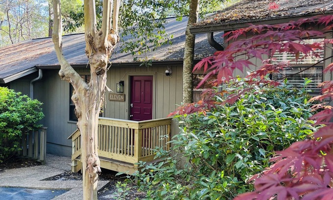 Dadeville Casa | NEW TO VRBO 3 MIN TO LAKE MARTIN ON AUBURN SIDE STILLWATERS GATED GOLF MARINA