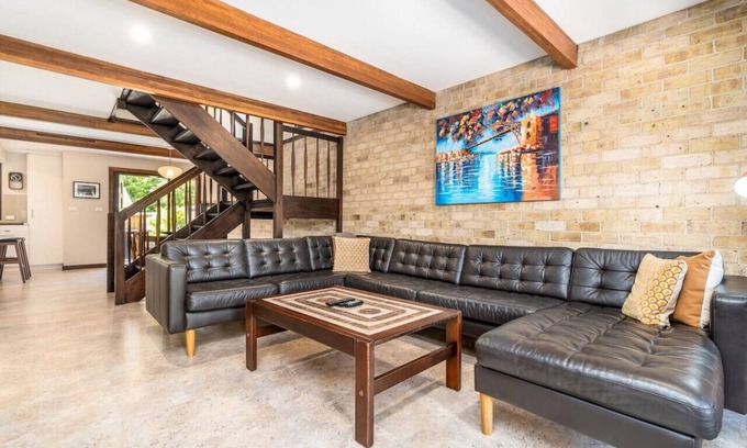Braddon Apartamento | New to VRBO: Charming two-story 2BR townhouse in Braddon