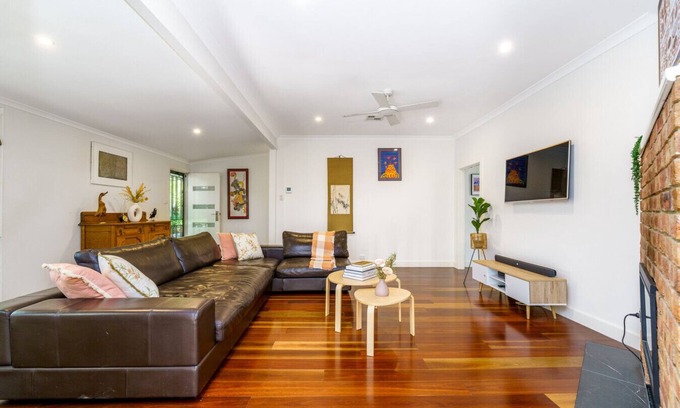 Pialligo Casa | New to VRBO: Delightful 3BR Escape | 9 mins to War Memorial