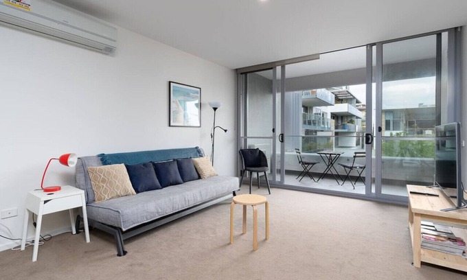 Kingston Apartamento | New to VRBO: Kingston Foreshore Flat with Garden View