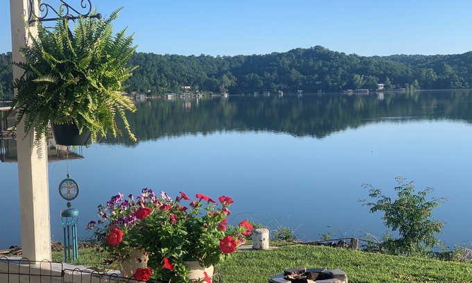 Grove Cabina | New to VRBO. Lakefront, fishing and swim dock. Cabin fully equipped very comfy