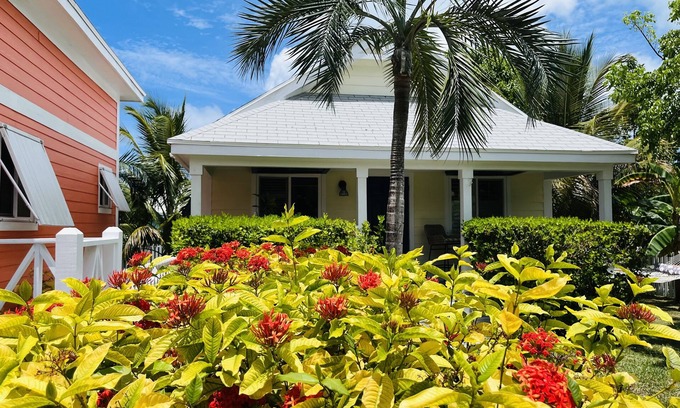 Spanish Wells Casa | 🩵NEW TO VRBO💛Luxury Cottage💜Double kayak, beach snorkel gear! Outdoor shower! 🏝️🇧🇸