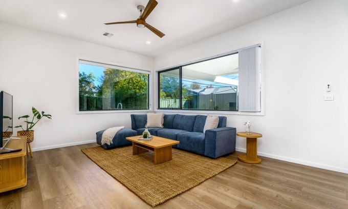 Ainslie Apartamento | New to VRBO: New 4 bedroom city home with Tesla charger