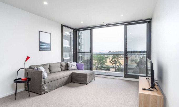 Phillip Apartamento | New to VRBO: Stylish Phillip Apartment with Gym & Pool