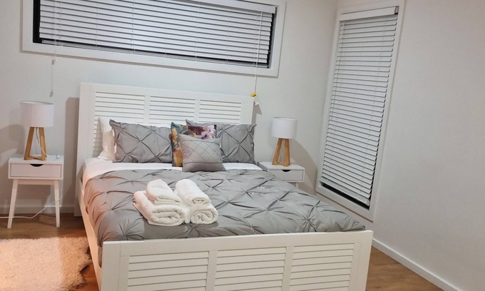 Christies Beach Casa | New town house 5 min from the beach!